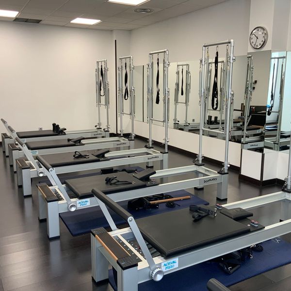 Sala de Pilates Máquina clinica actualfisio valdemoro fisioterapia osteopatia pilates podologia diatermia plantillas